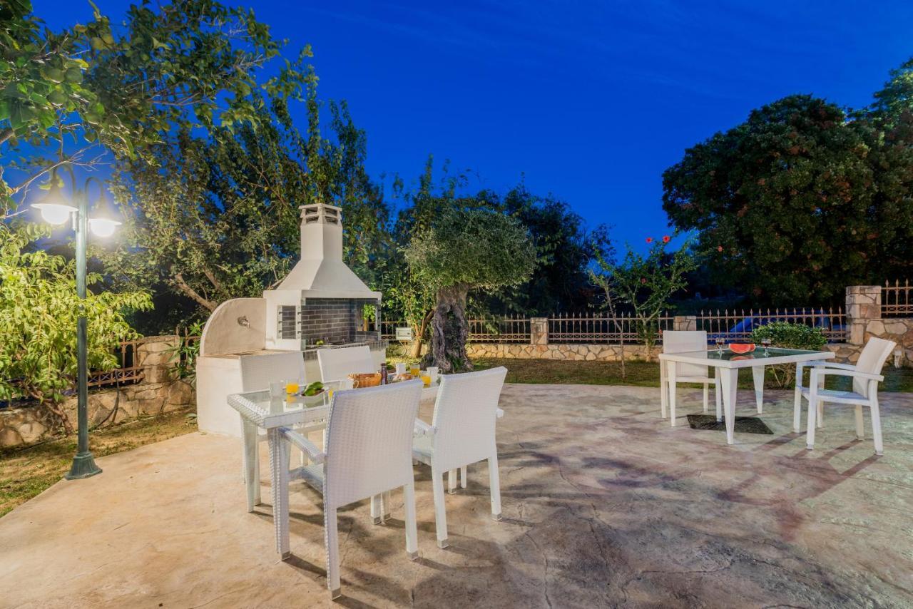 Asante Group Holiday Homes Циливи Екстериор снимка